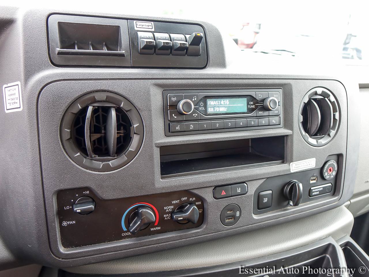 Used 2022 Ford E-350 and Econoline 350 Super Duty RWD image 12