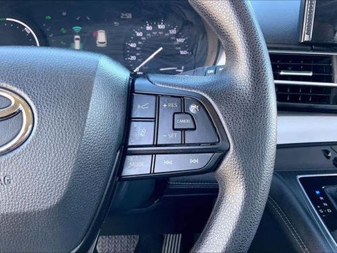 Certified 2025 Toyota Sienna LE image 22