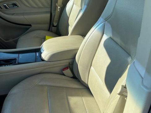 Used 2018 Ford Taurus Limited FWD image 26