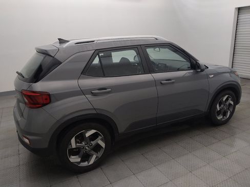 Used 2022 Hyundai Venue SEL FWD image 10