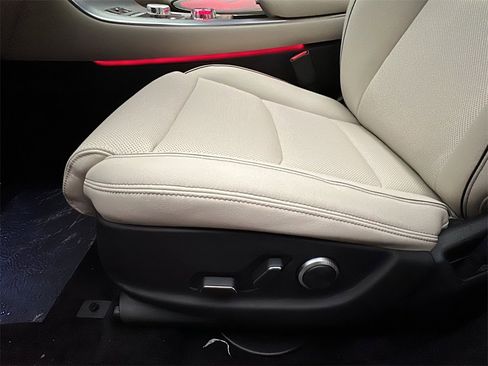 New 2026 Genesis GV70 2.5T Advanced image 10