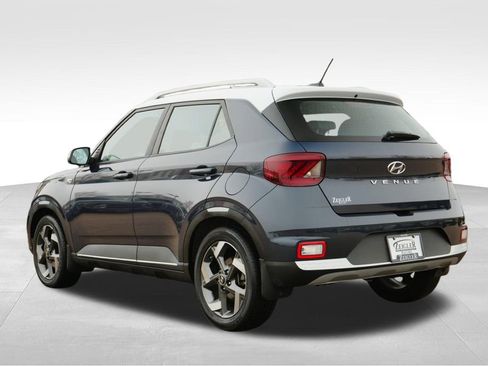 Certified 2023 Hyundai Venue Limited w/ Cargo Package image 6