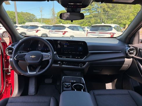 Used 2026 Chevrolet Equinox LT w/ Convenience Package II FWD image 8