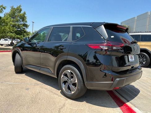 Used 2025 Nissan Rogue SV FWD image 8