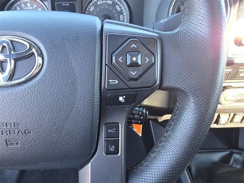 Used 2019 Toyota Tacoma Limited image 28