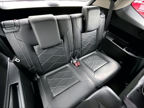 Used 2024 Volkswagen Atlas SE image 25