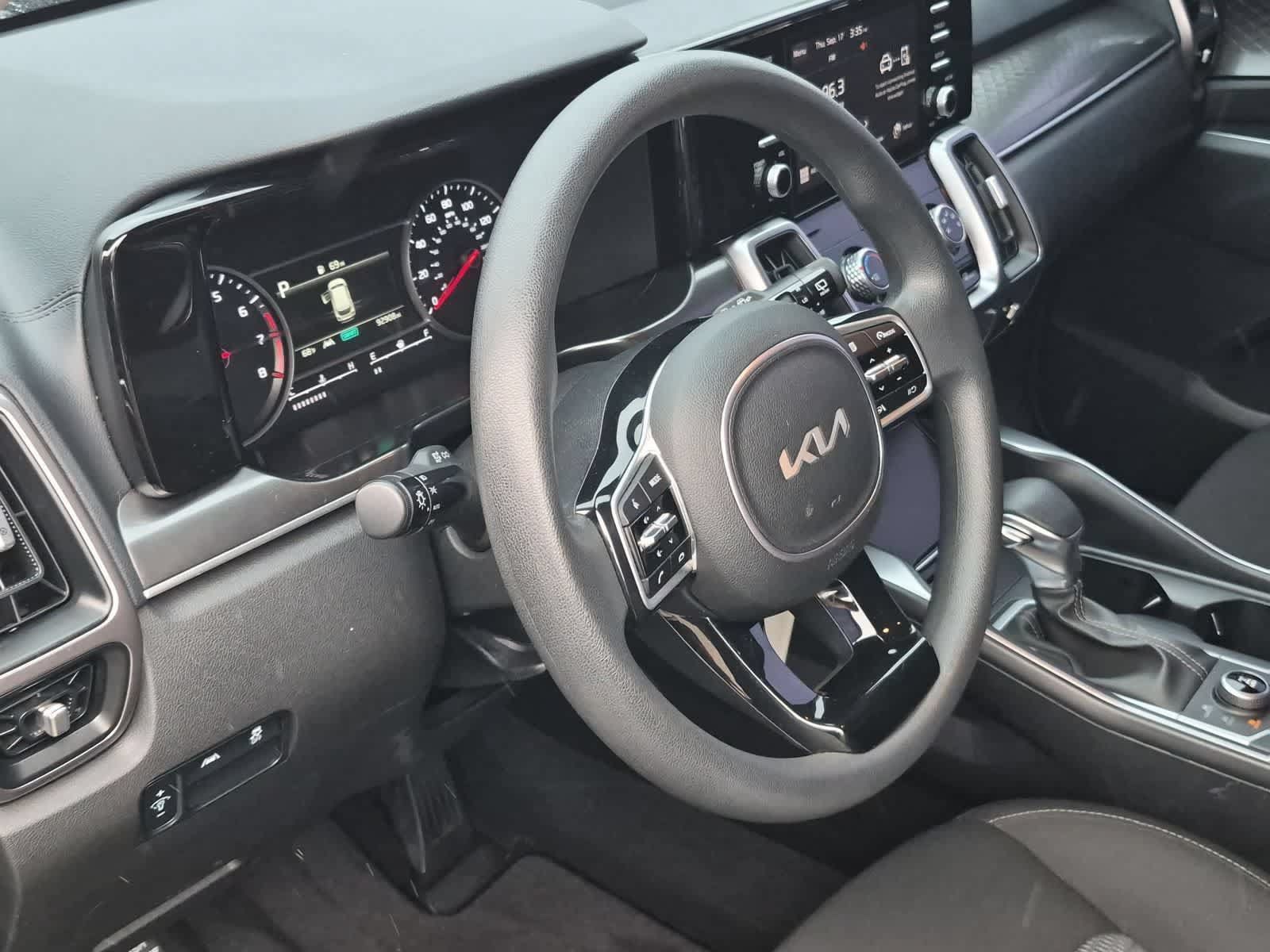Used 2023 Kia Sorento LX AWD/4WD image 10