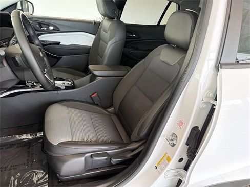 Certified 2025 Chevrolet Trax LT w/ LT Convenience Package image 19