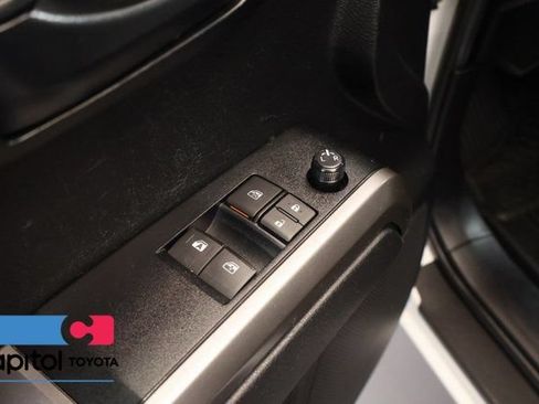 Certified 2022 Toyota Tacoma SR5 AWD/4WD image 11