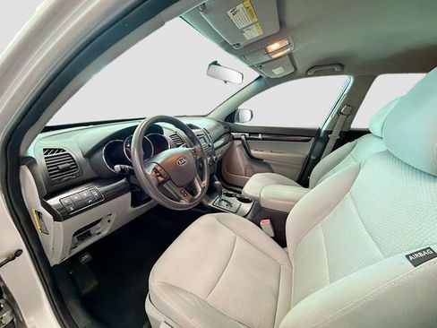 Used 2013 Kia Sorento LX image 16