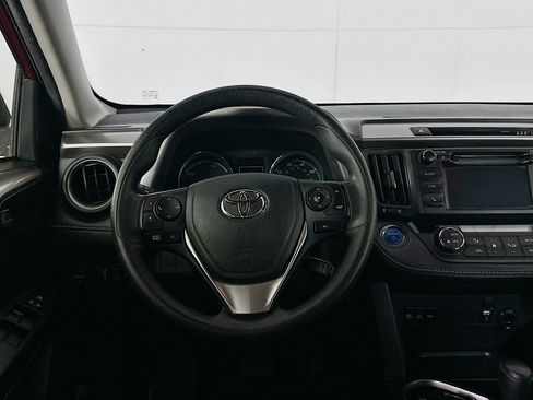 Used 2018 Toyota RAV4 LE image 17
