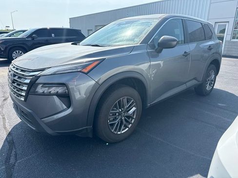 Used 2024 Nissan Rogue S AWD/4WD image 3