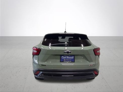 Used 2024 Chevrolet Trax RS FWD image 12