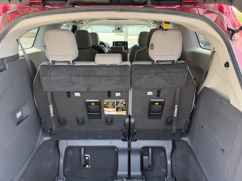 Used 2022 Toyota Sienna LE FWD image 7