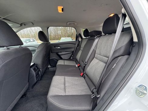 Used 2024 Nissan Rogue SV image 12