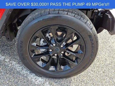 Used 2025 Jeep Wrangler Unlimited Sahara AWD/4WD image 9