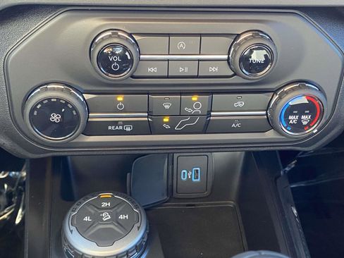 New 2025 Ford Bronco 2-Door image 23