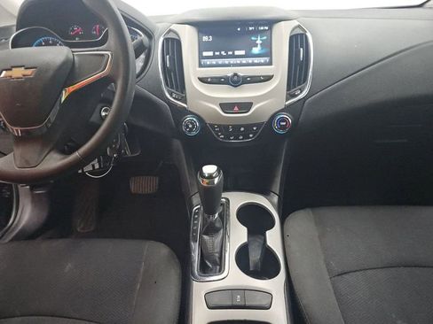 Used 2018 Chevrolet Cruze LS FWD image 23