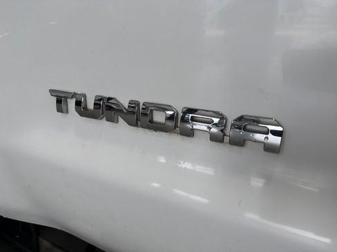 Used 2018 Toyota Tundra SR5 w/ SR5 Upgrade Package AWD/4WD image 4