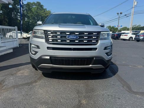 Used 2017 Ford Explorer Limited image 3