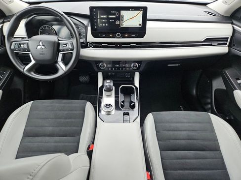 Used 2025 Mitsubishi Outlander SE AWD/4WD image 19