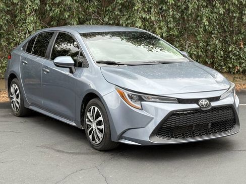 Used 2022 Toyota Corolla LE w/ Carpet Mat Package (TMS) image 3