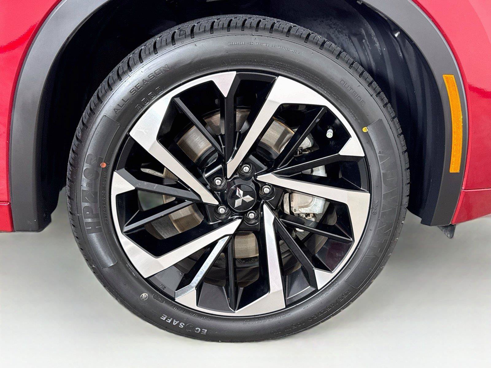 Used 2024 Mitsubishi Outlander 4WD Plug-In Hybrid image 39