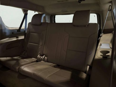 Used 2018 Chevrolet Suburban Premier AWD/4WD image 20