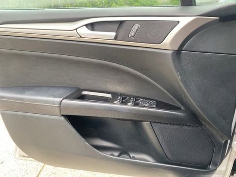 Used 2017 Ford Fusion SE FWD image 21