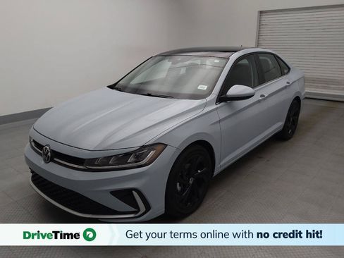 Used 2025 Volkswagen Jetta SE w/ Sunroof Package FWD image 1