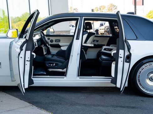 Used 2019 Rolls-Royce Phantom Sedan RWD image 18