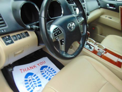 Used 2013 Toyota Highlander Limited FWD image 38