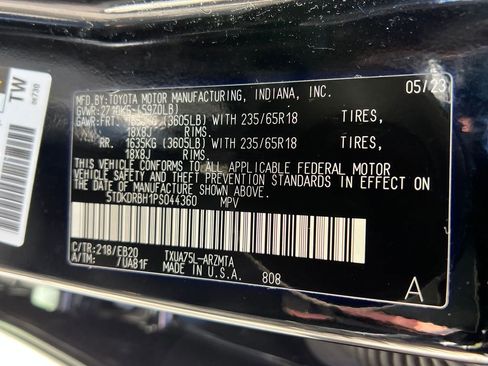 Used 2023 Toyota Highlander XLE AWD/4WD image 28