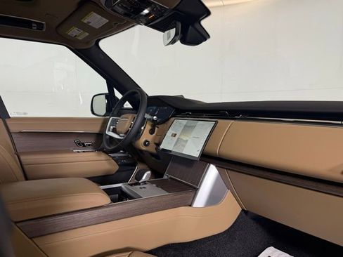 New 2026 Land Rover Range Rover SE image 18