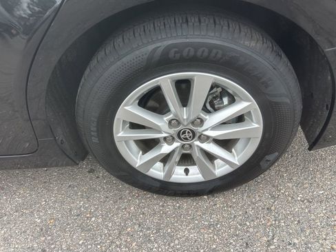 Used 2025 Toyota Camry LE image 15