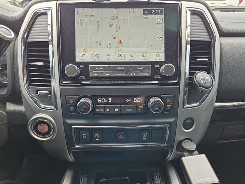 Used 2021 Nissan Titan SV w/ SV Convenience Package image 4