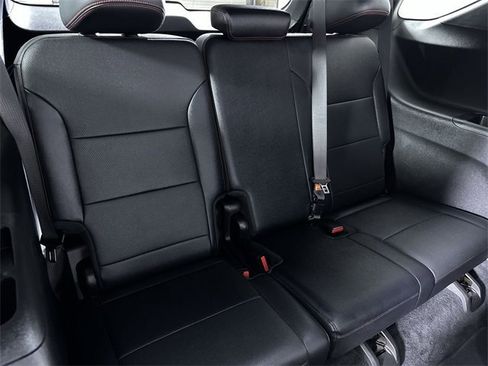 Used 2024 Chevrolet Traverse RS image 28