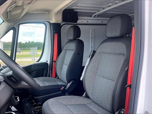 New 2024 RAM ProMaster 2500 w/ Convenience Group FWD image 8