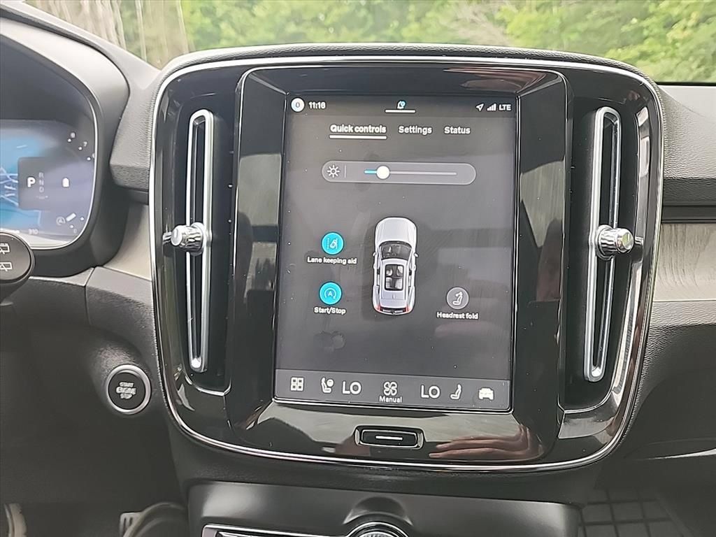 Certified 2026 Volvo XC40 B5 Plus AWD/4WD image 17