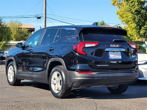 Used 2024 GMC Terrain SLE image 8