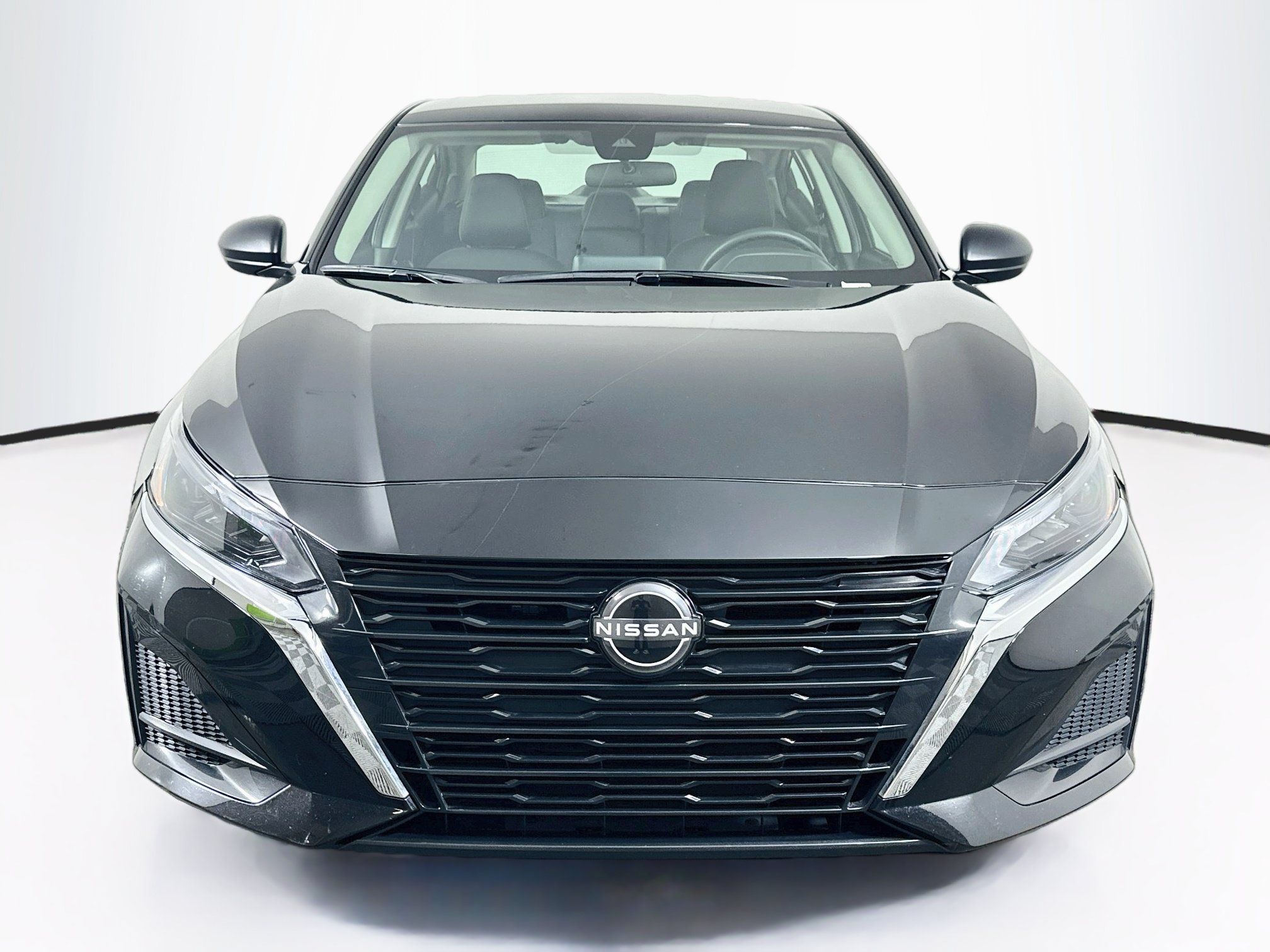 Used 2025 Nissan Altima 2.5 SV FWD image 2