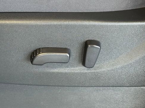 Used 2024 Nissan Frontier SV w/ SV Convenience Package image 18