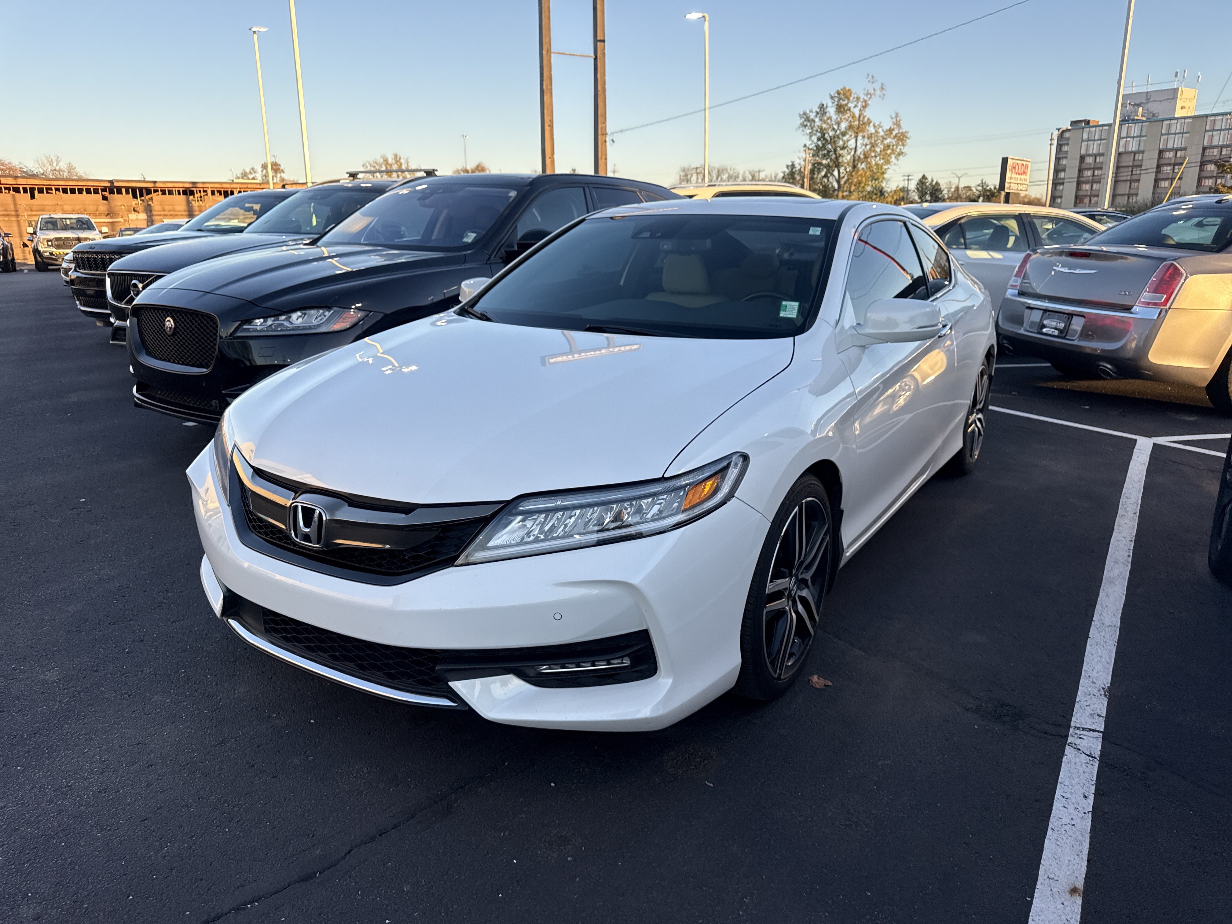 Used 2016 Honda Accord Touring image 1