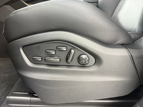 Certified 2025 Porsche Cayenne Turbo image 28