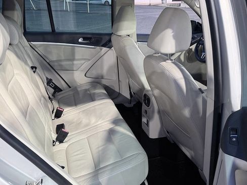 Used 2013 Volkswagen Tiguan SEL FWD image 35