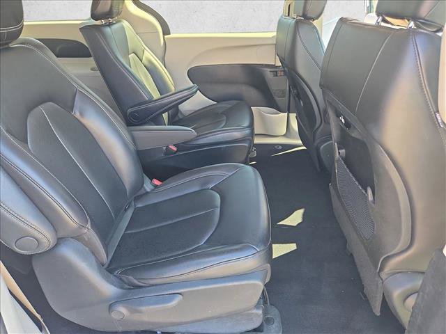 Used 2023 Chrysler Pacifica Touring-L FWD image 17