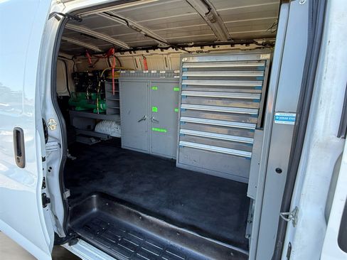 Used 2017 Chevrolet Express 3500 Extended image 22