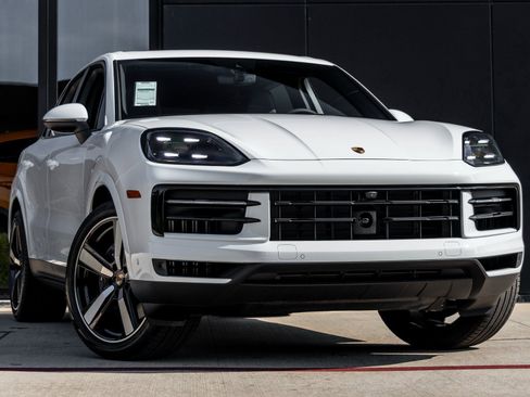 Certified 2025 Porsche Cayenne image 6