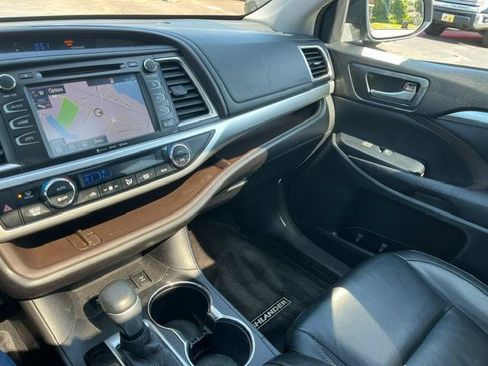 Used 2016 Toyota Highlander XLE AWD/4WD image 6