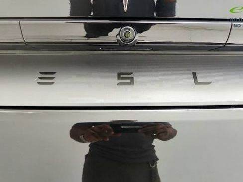 Used 2026 Tesla Model Y 2WD image 32